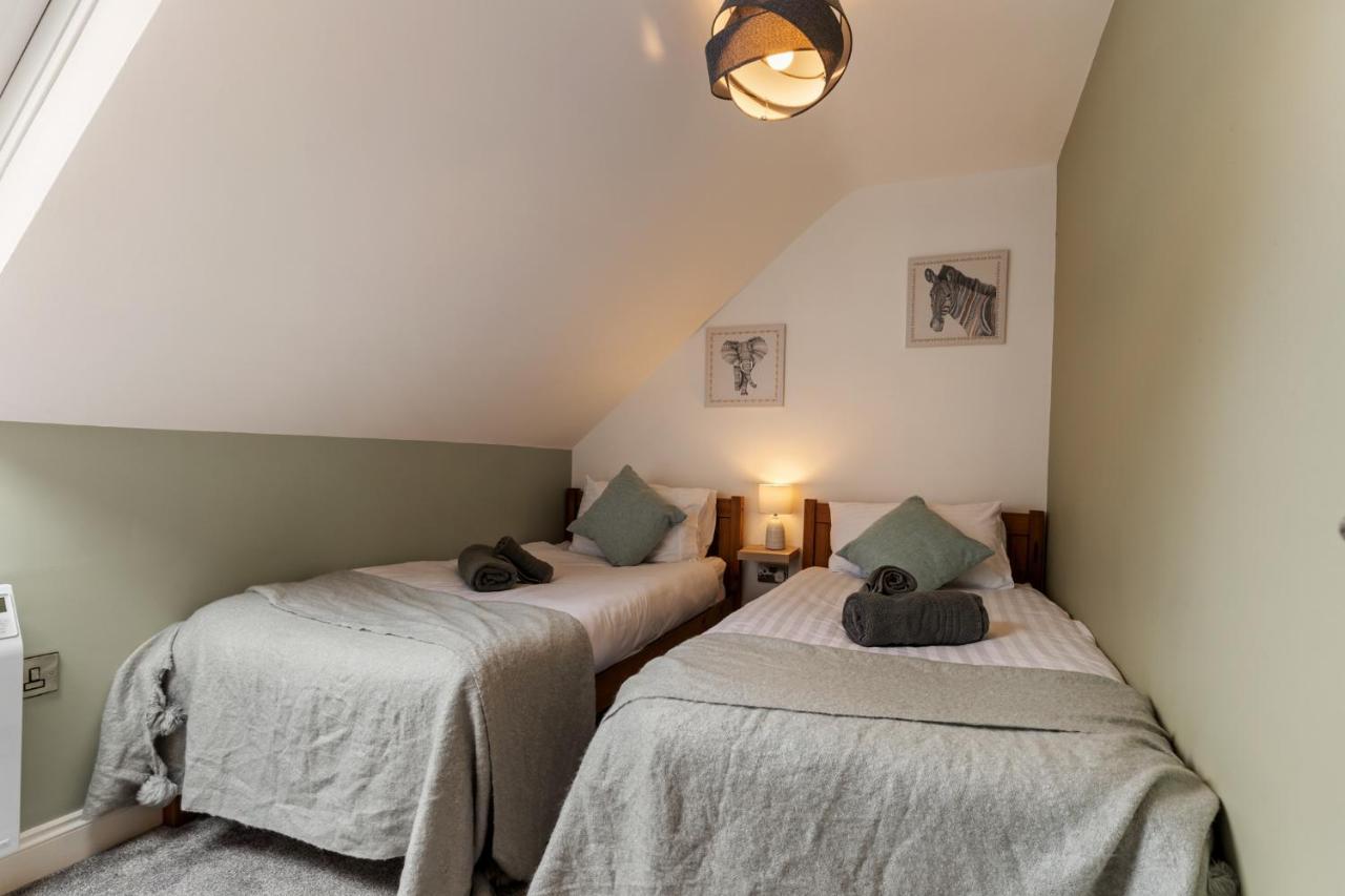 Acorn Cottage เท็นบี ภายนอก รูปภาพ